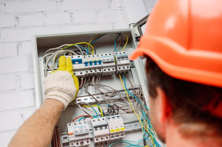 How to choose an electrician